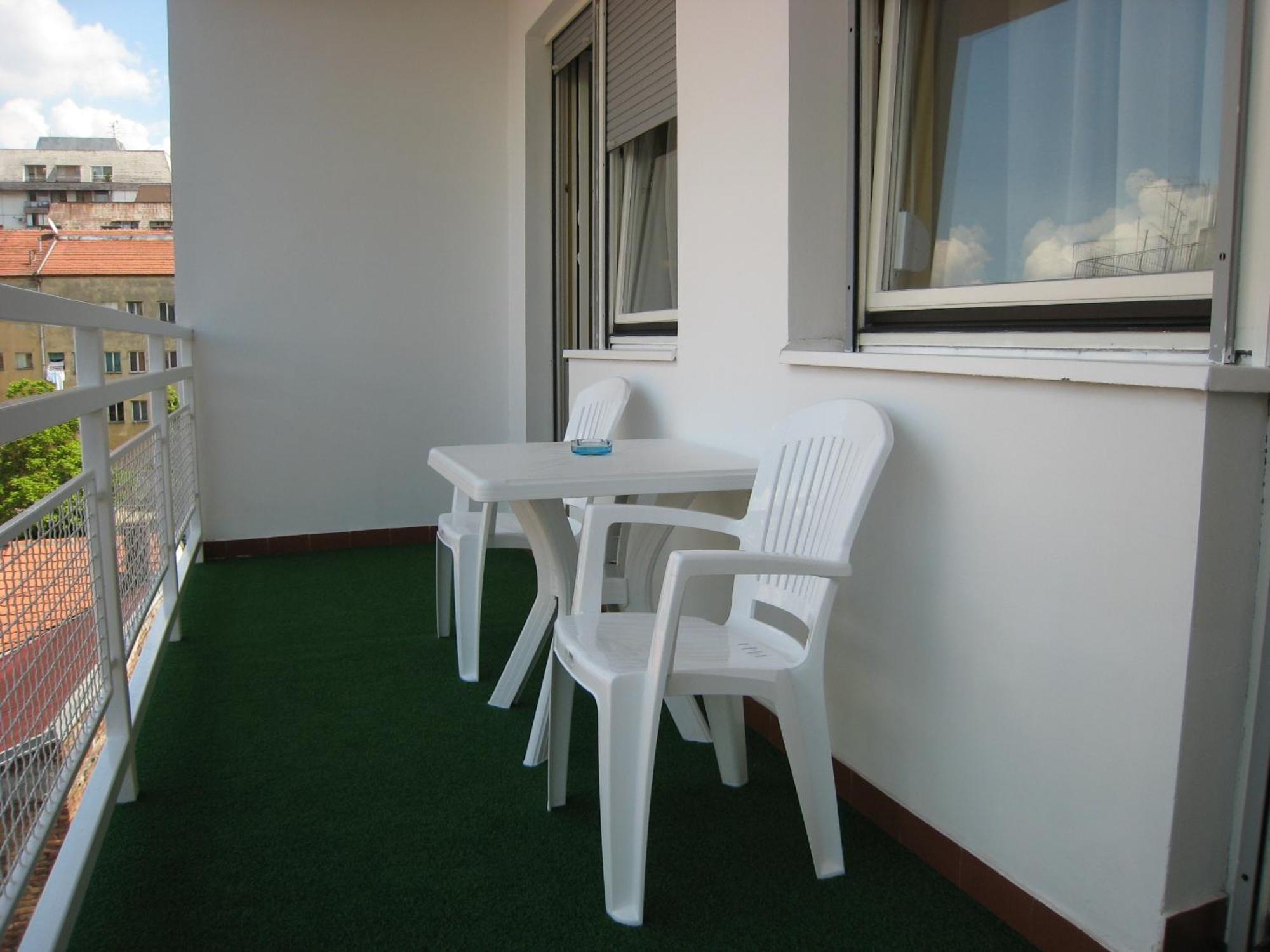 Spirit Hostel And Apartments Belgrado Exterior foto